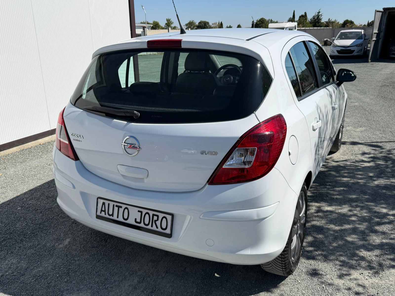 Opel Corsa 1.2i-Газов Инжекцион, снимка 4 - Автомобили и джипове - 56111434