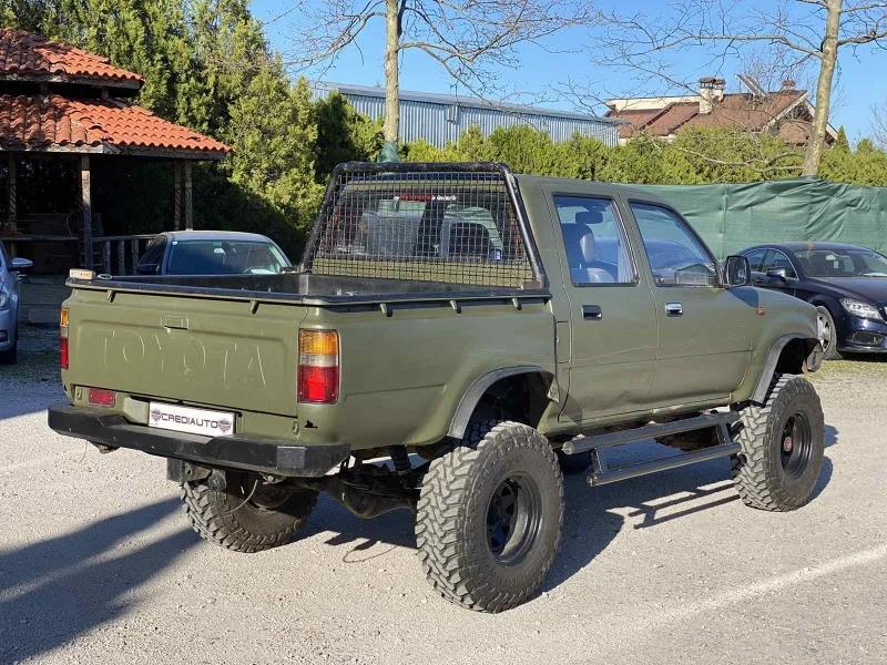 Toyota Hilux 2.4D, снимка 6 - Автомобили и джипове - 45048006