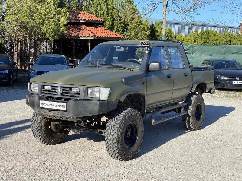 Toyota Hilux 2.4D, снимка 1 - Автомобили и джипове - 45048006