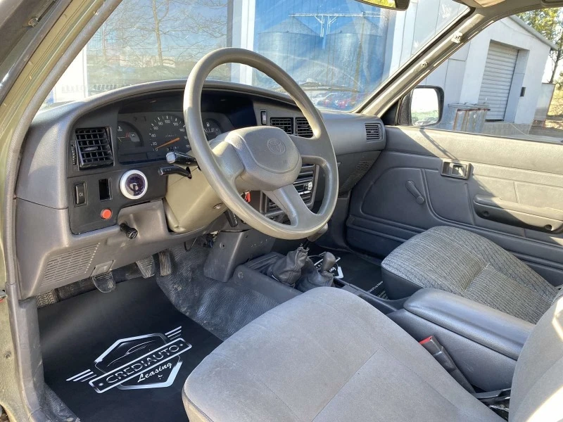 Toyota Hilux 2.4D, снимка 7 - Автомобили и джипове - 45048006