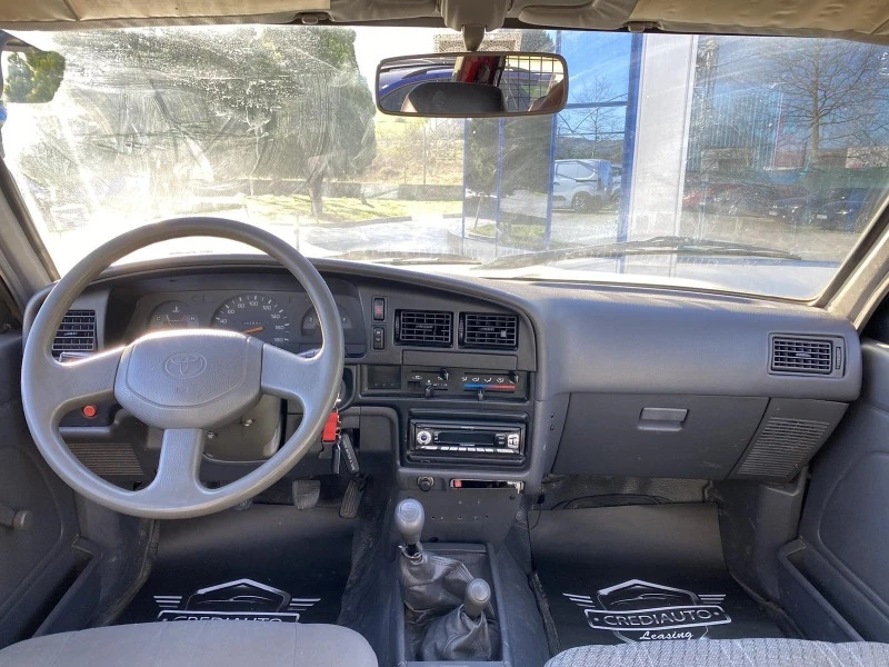 Toyota Hilux 2.4D, снимка 8 - Автомобили и джипове - 45048006