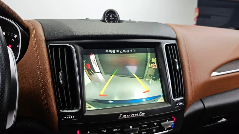 Maserati Levante 3.0 AWD , снимка 13 - Автомобили и джипове - 52454916