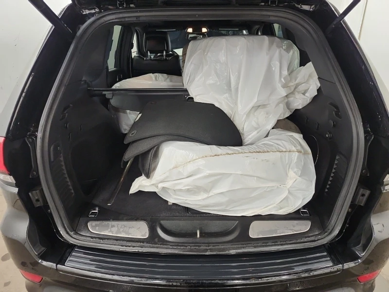 Jeep Grand cherokee SRT* 6.4* DISTRONIC* H&K* CAMERA* FULL* CARFAX* , снимка 11 - Автомобили и джипове - 52723354