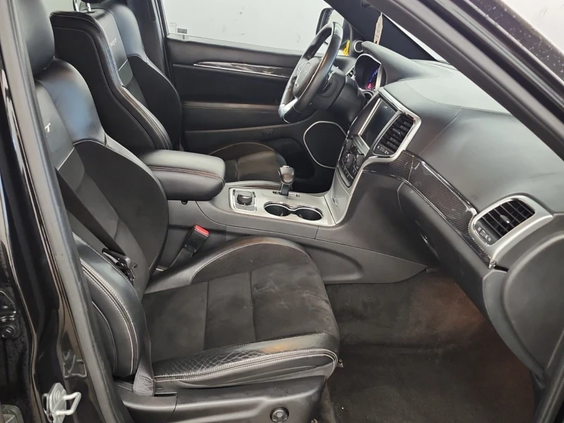 Jeep Grand cherokee SRT* 6.4* DISTRONIC* H&K* CAMERA* FULL* CARFAX* , снимка 9 - Автомобили и джипове - 52723354