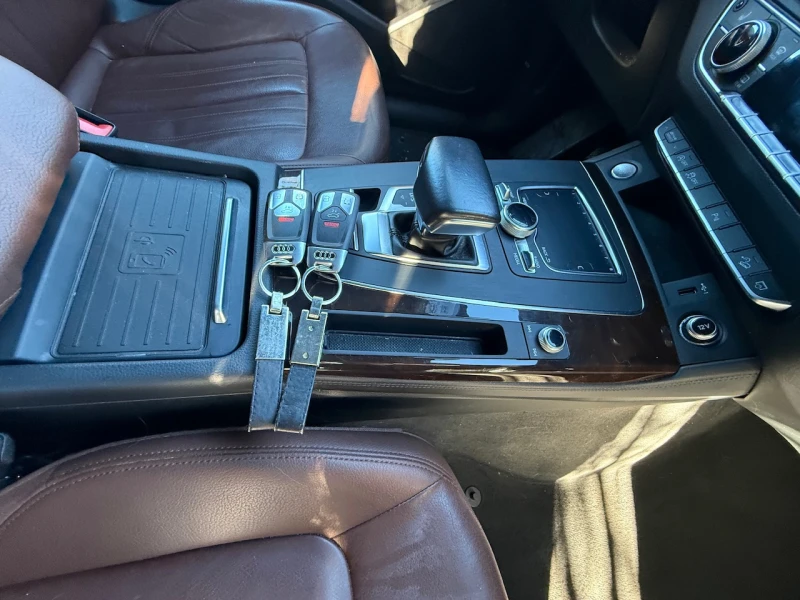 Audi Q5 2.0T* MATRIX* ДИГИТАЛНО* ТАБЛО* 360КАМЕРА* ПОДГРЕВ, снимка 14 - Автомобили и джипове - 53275804