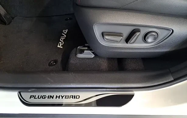 Toyota Rav4 2.5 4×4 Plug-in Hybrid Style = NEW = Гаранция, снимка 6 - Автомобили и джипове - 54619953