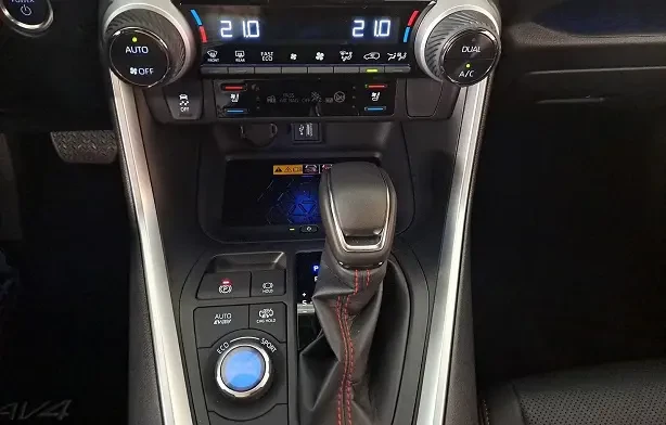 Toyota Rav4 2.5 4×4 Plug-in Hybrid Style = NEW = Гаранция, снимка 10 - Автомобили и джипове - 54619953