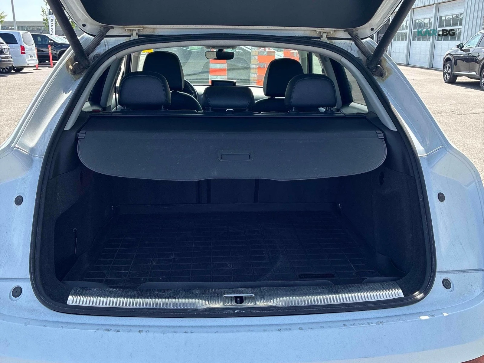 Audi Q3 Technik * Pano * АвтоКредит * (ЦЕНА ДО БГ), снимка 6 - Автомобили и джипове - 54841043