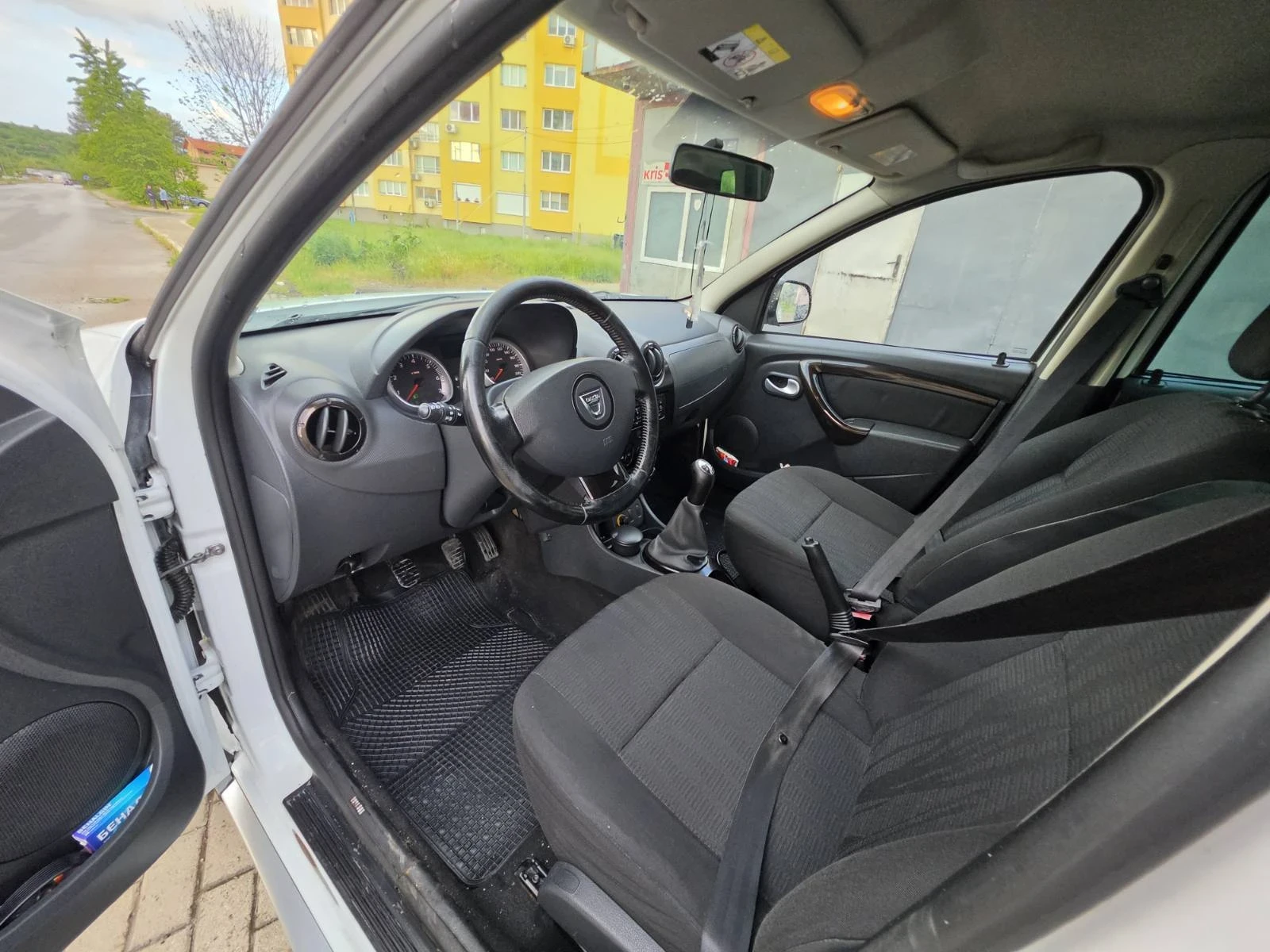 Dacia Duster 1.5 дизел 90 коня , снимка 7 - Автомобили и джипове - 55296223