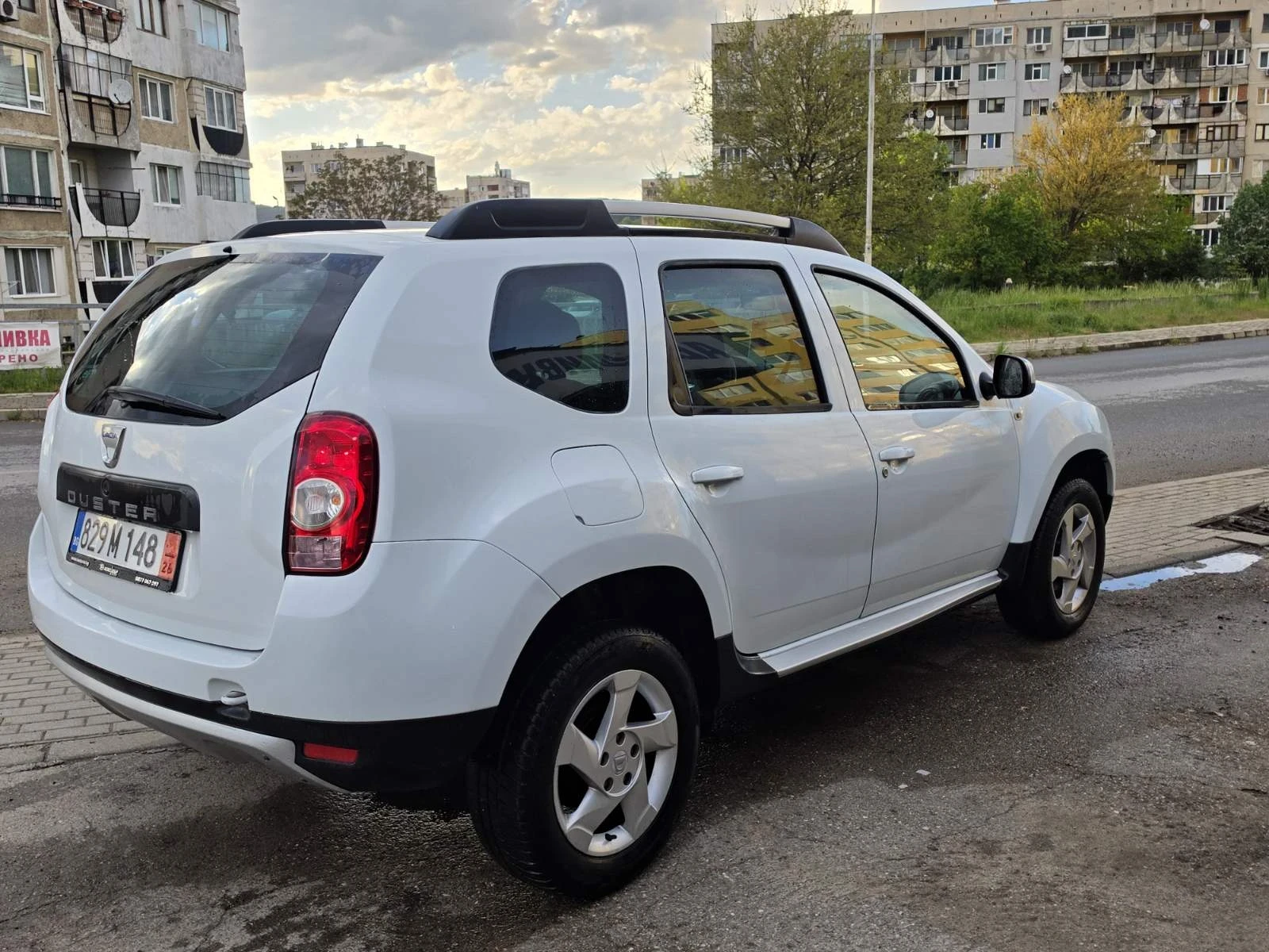 Dacia Duster 1.5 дизел 90 коня , снимка 3 - Автомобили и джипове - 55296223