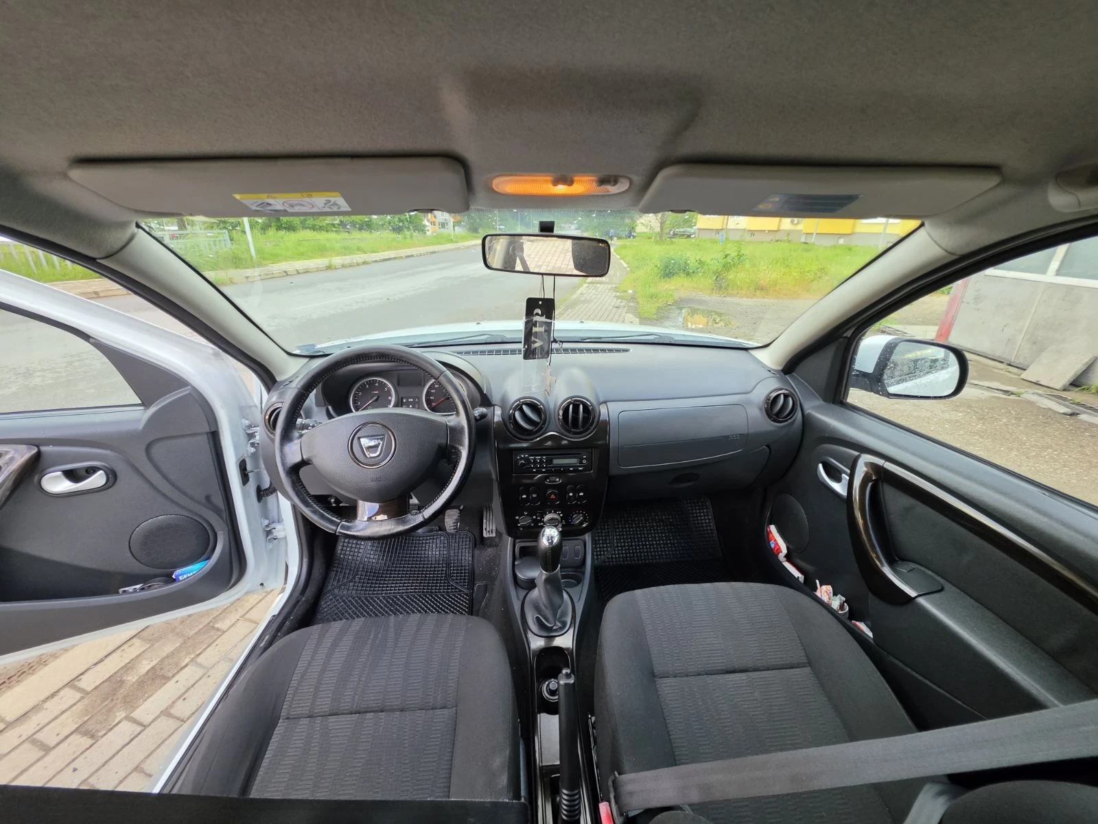Dacia Duster 1.5 дизел 90 коня , снимка 6 - Автомобили и джипове - 55296223
