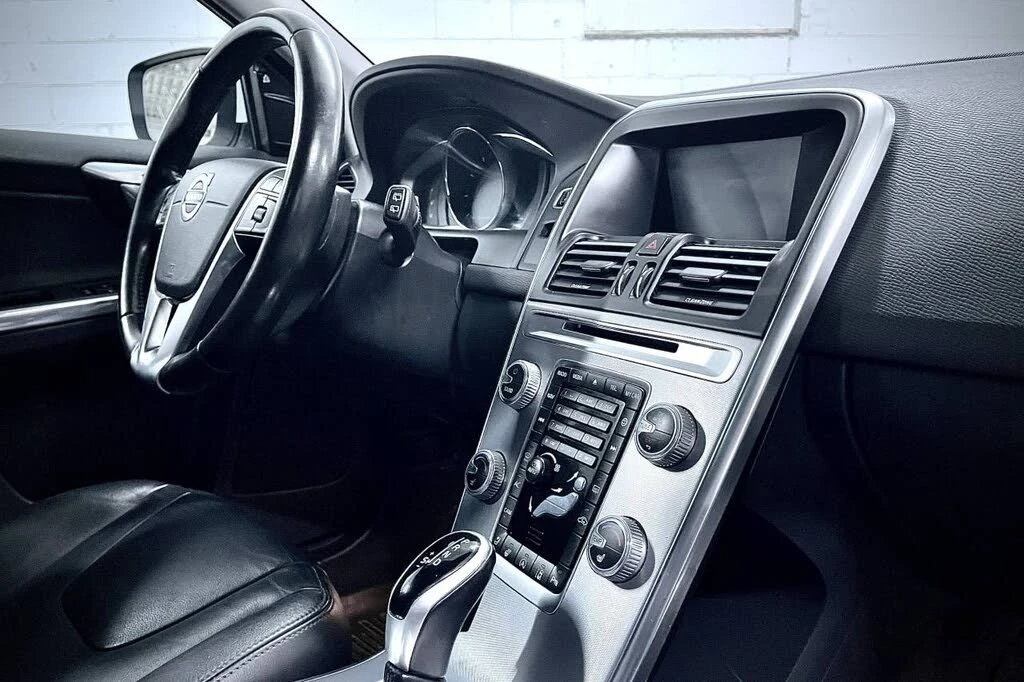Volvo XC60 T5 Special Edition * Пано * АвтоКредит(ЦЕНА ДО БГ), снимка 17 - Автомобили и джипове - 56202220