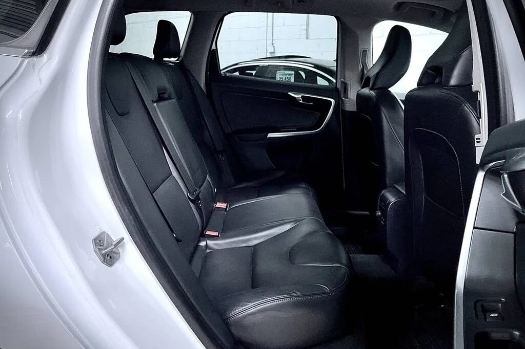 Volvo XC60 T5 Special Edition * Пано * АвтоКредит(ЦЕНА ДО БГ), снимка 14 - Автомобили и джипове - 56202220