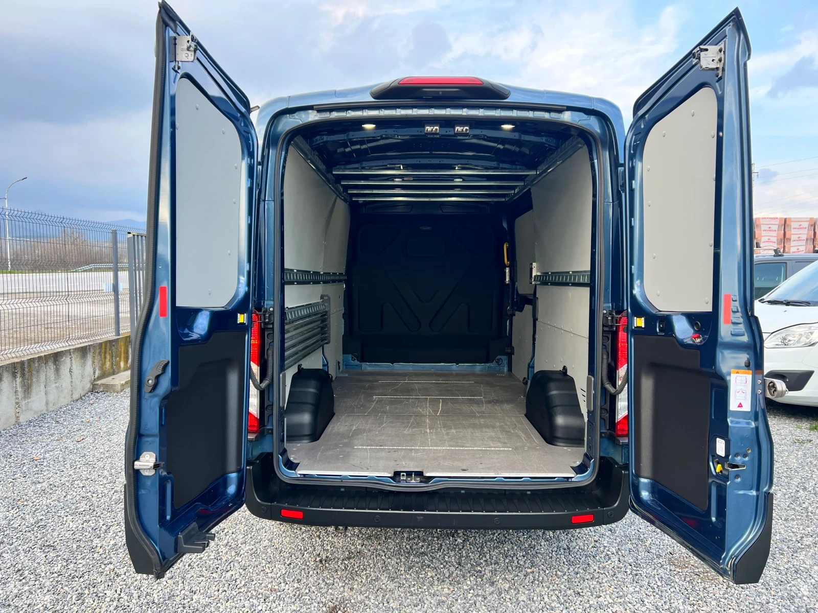 Ford Transit TRAIL/КОЖА/TOUCHSCREEN, снимка 14 - Бусове и автобуси - 54044627