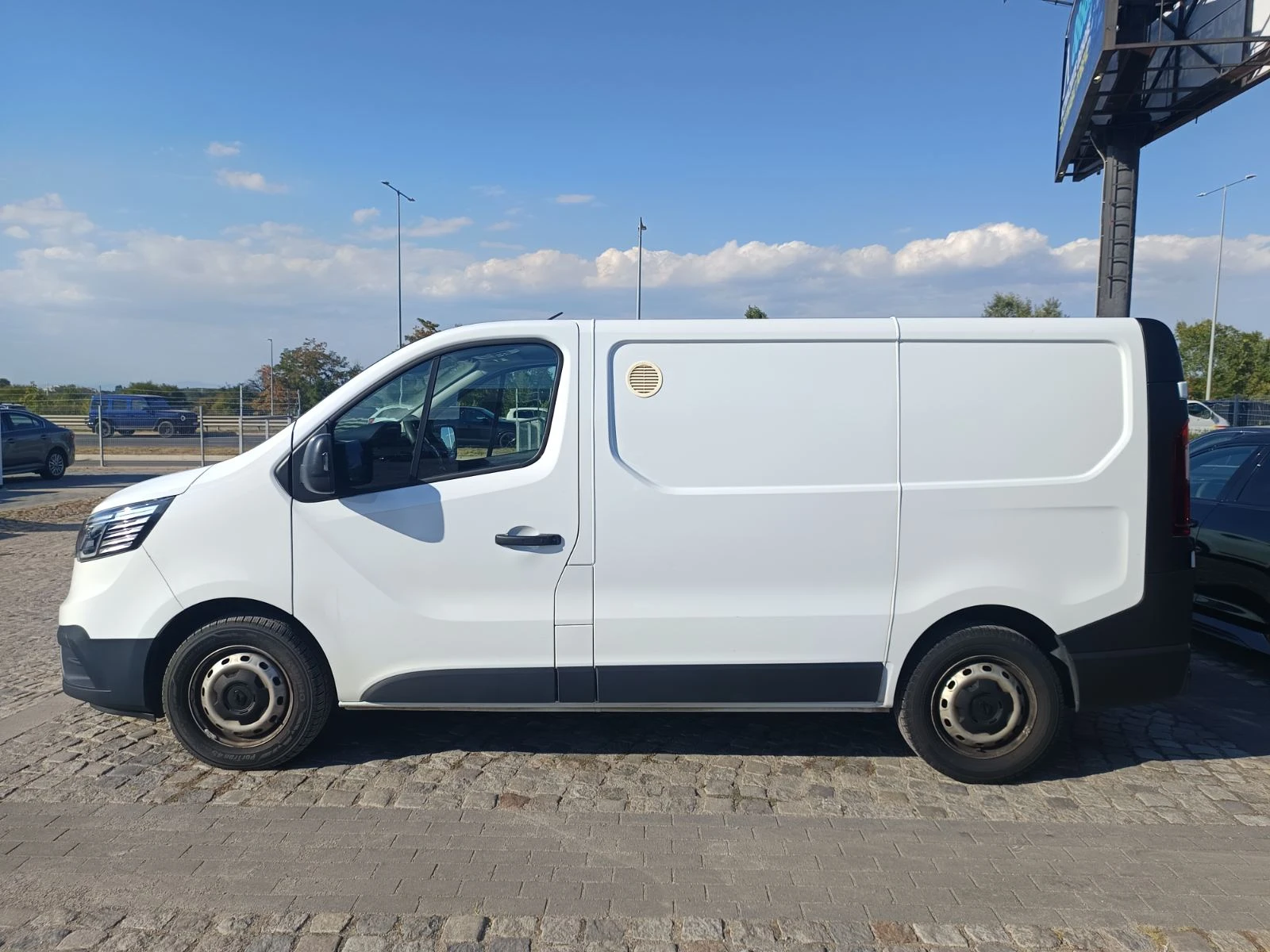 Renault Trafic 2.0dCi/ 110к.с./L1H1, снимка 7 - Бусове и автобуси - 56214438