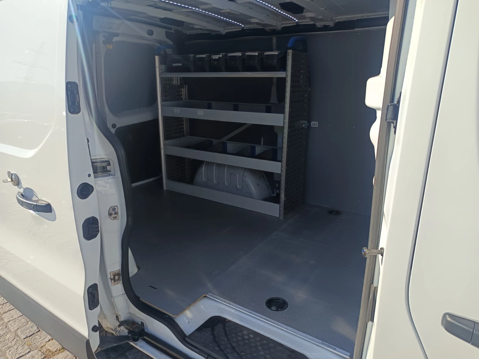 Renault Trafic 2.0dCi/ 110к.с./L1H1, снимка 17 - Бусове и автобуси - 56214438