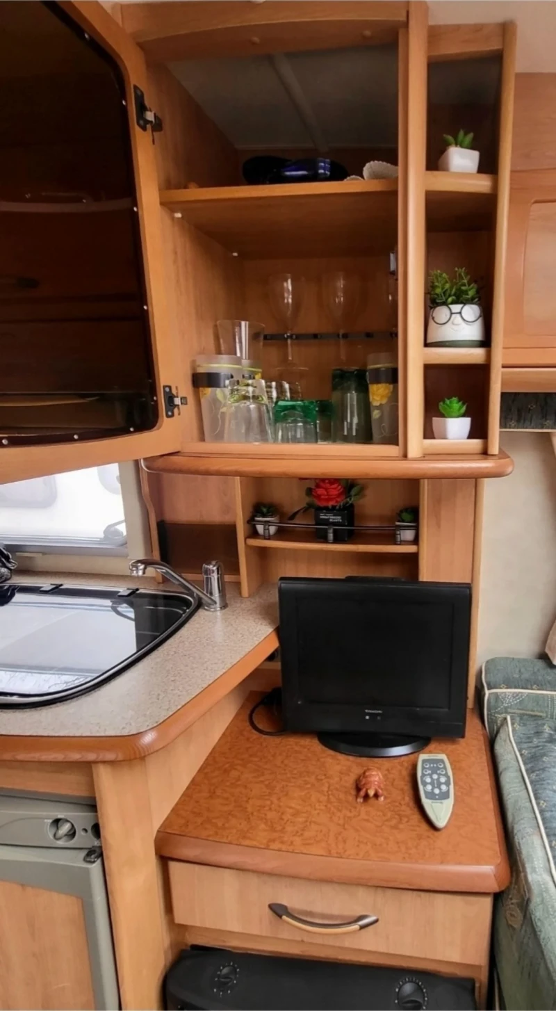 Каравана Award Ace Award Morningstar, снимка 9 - Каравани и кемпери - 52913669