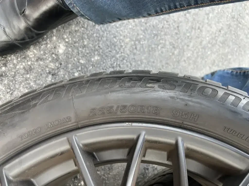 Гуми с джанти Bridgestone 235/50R18, снимка 4 - Гуми и джанти - 56292740