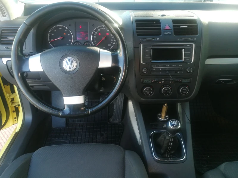 VW Golf 1.6i, снимка 9 - Автомобили и джипове - 47685839