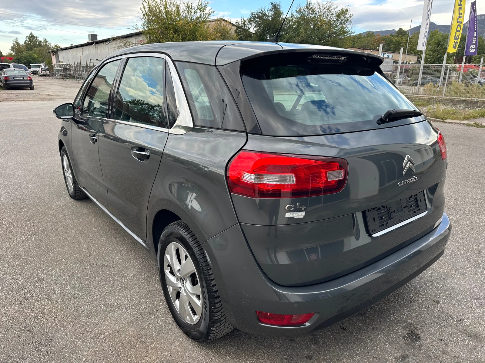 Citroen C4 Picasso 1.6HDI Exclusive Design Навигация Италия - изображение 5