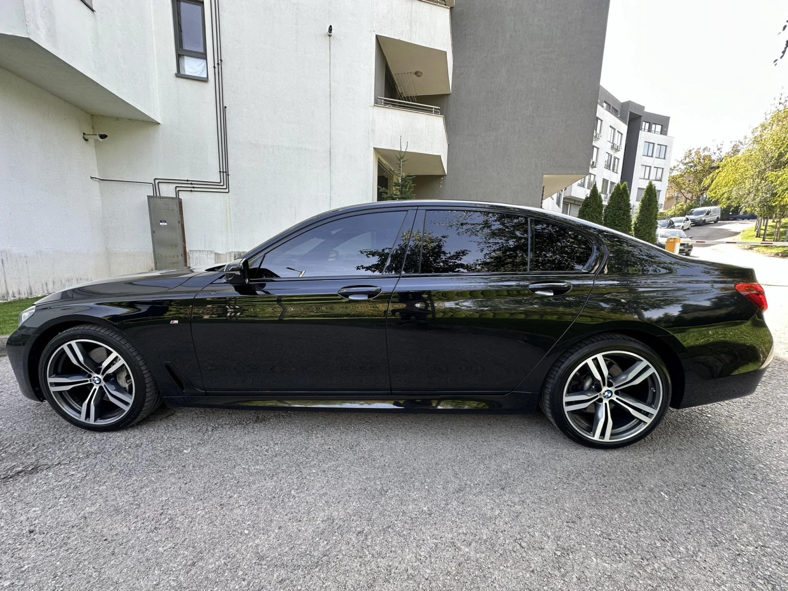 BMW 750 d / XDRIVE / M OPTIC - изображение 4