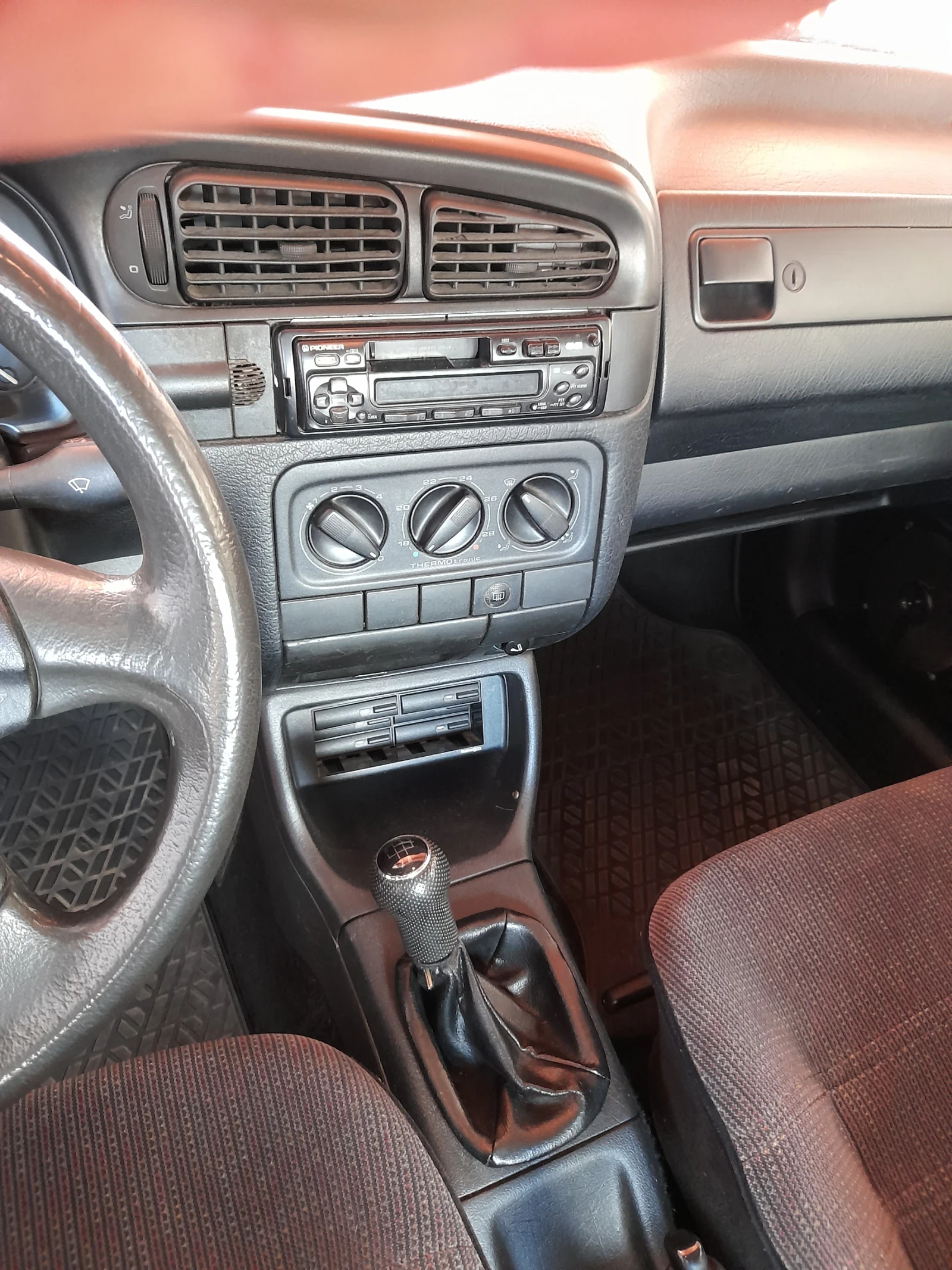 VW Vento 1.8GL 75kc - изображение 9