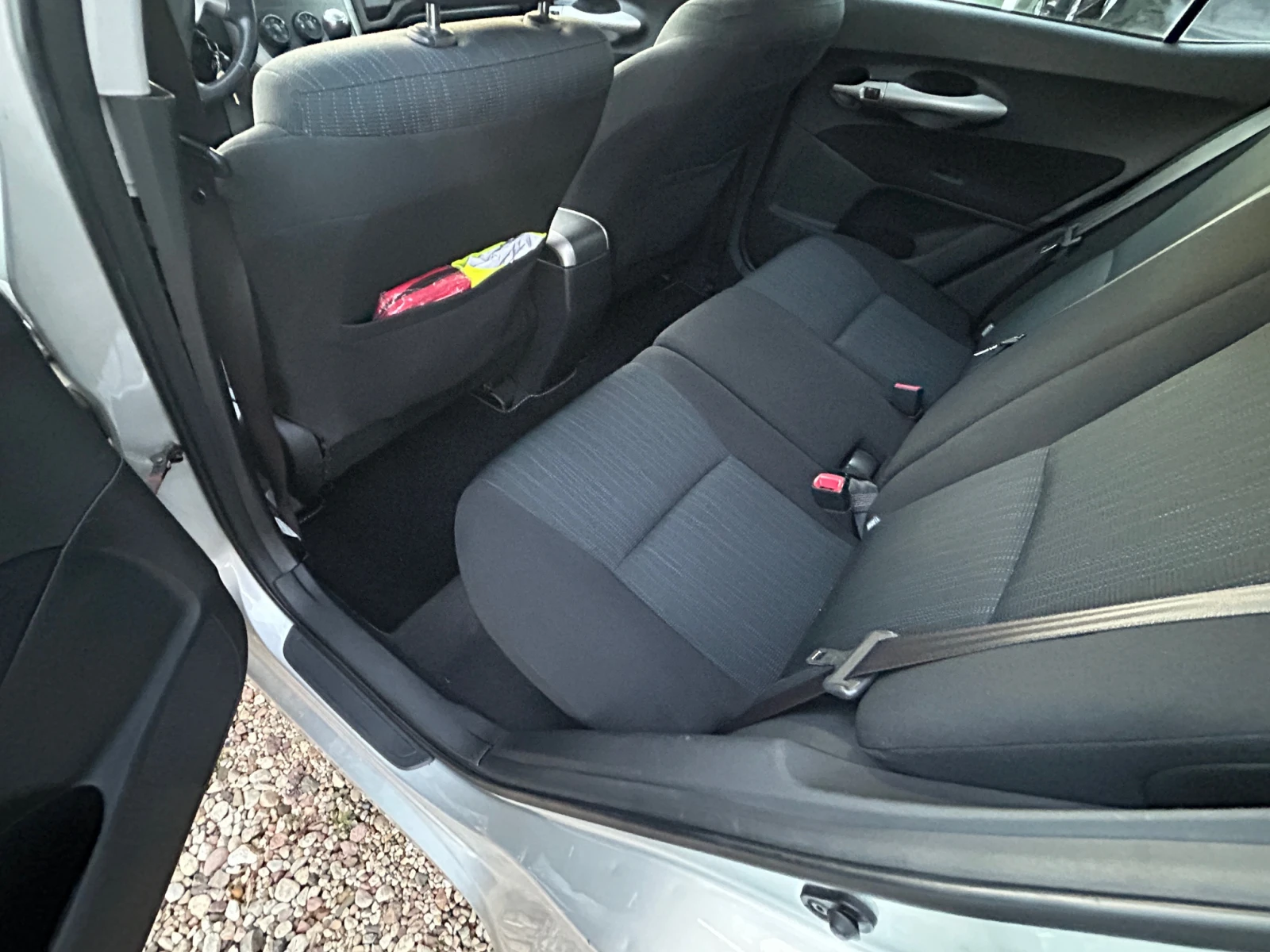 Toyota Auris 1.4i-97k.c. - изображение 10
