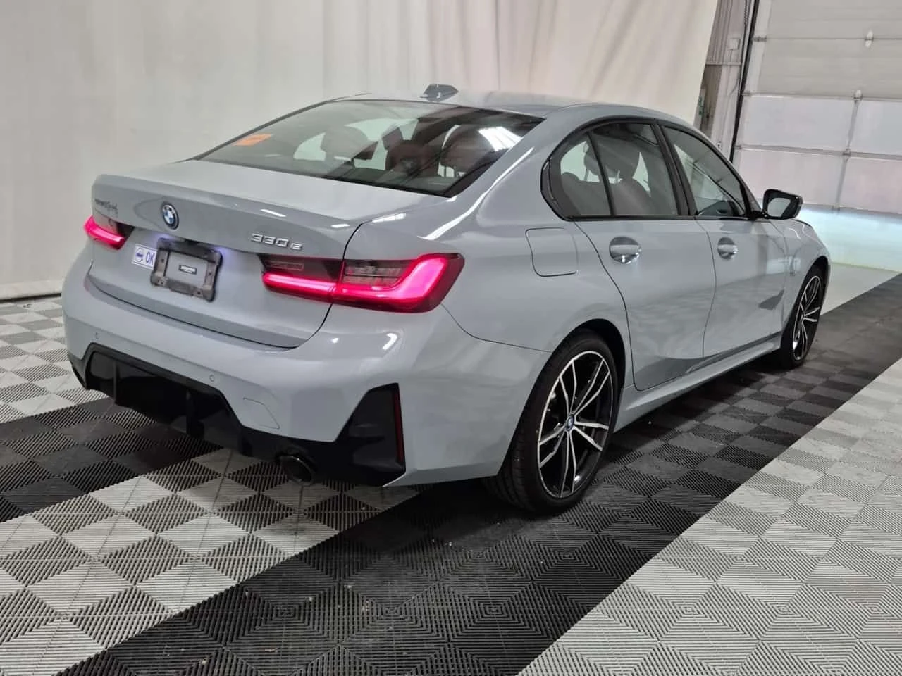 BMW 330 * 330E * XDRIVE * M ПАКЕТ * КАМЕРА * ПОДГРЕВИ, снимка 2 - Автомобили и джипове - 53729258