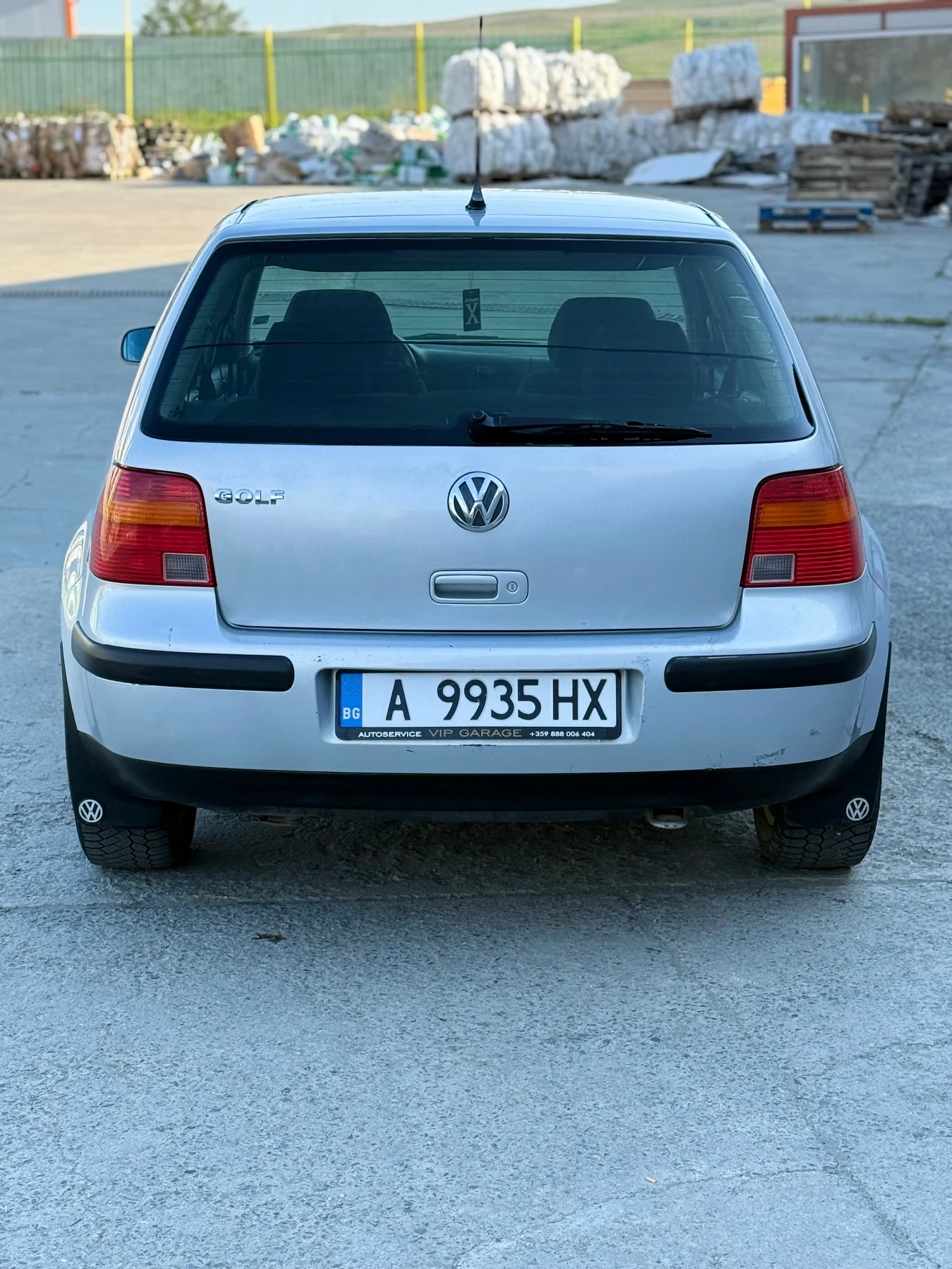 VW Golf 1.8, снимка 2 - Автомобили и джипове - 54100761