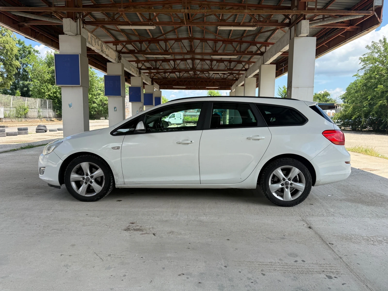 Opel Astra, снимка 2 - Автомобили и джипове - 54895618