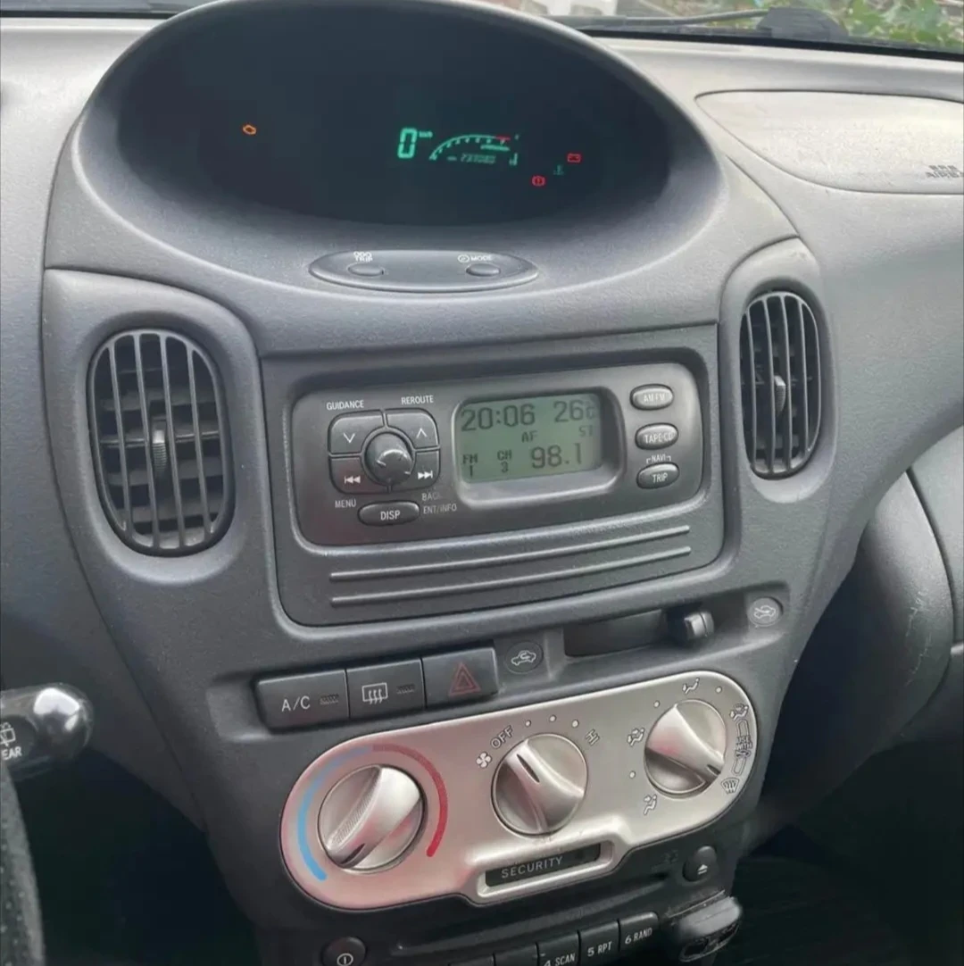 Toyota Yaris verso, снимка 7 - Автомобили и джипове - 55024430