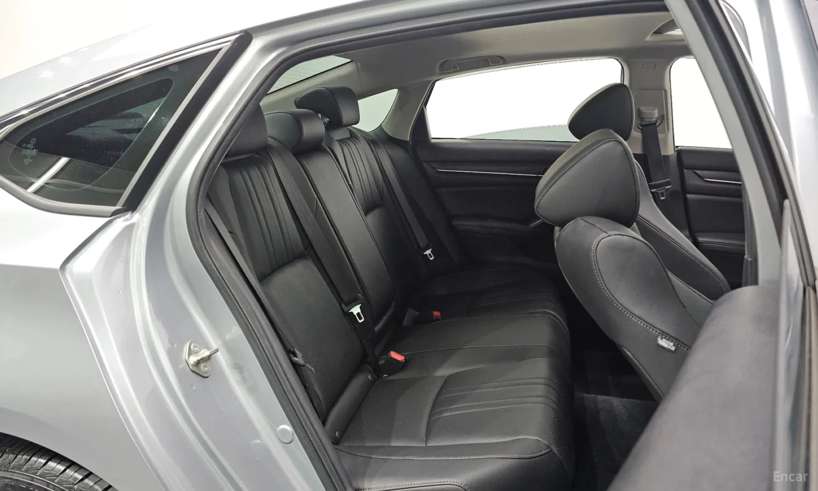 Honda Accord 1.5 Turbo, снимка 12 - Автомобили и джипове - 55048756