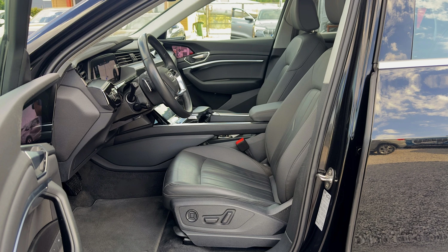 Audi E-Tron 55 SPORTBACK Head-up Keyless Cam360 Кожа Подгрев, снимка 6 - Автомобили и джипове - 55673497
