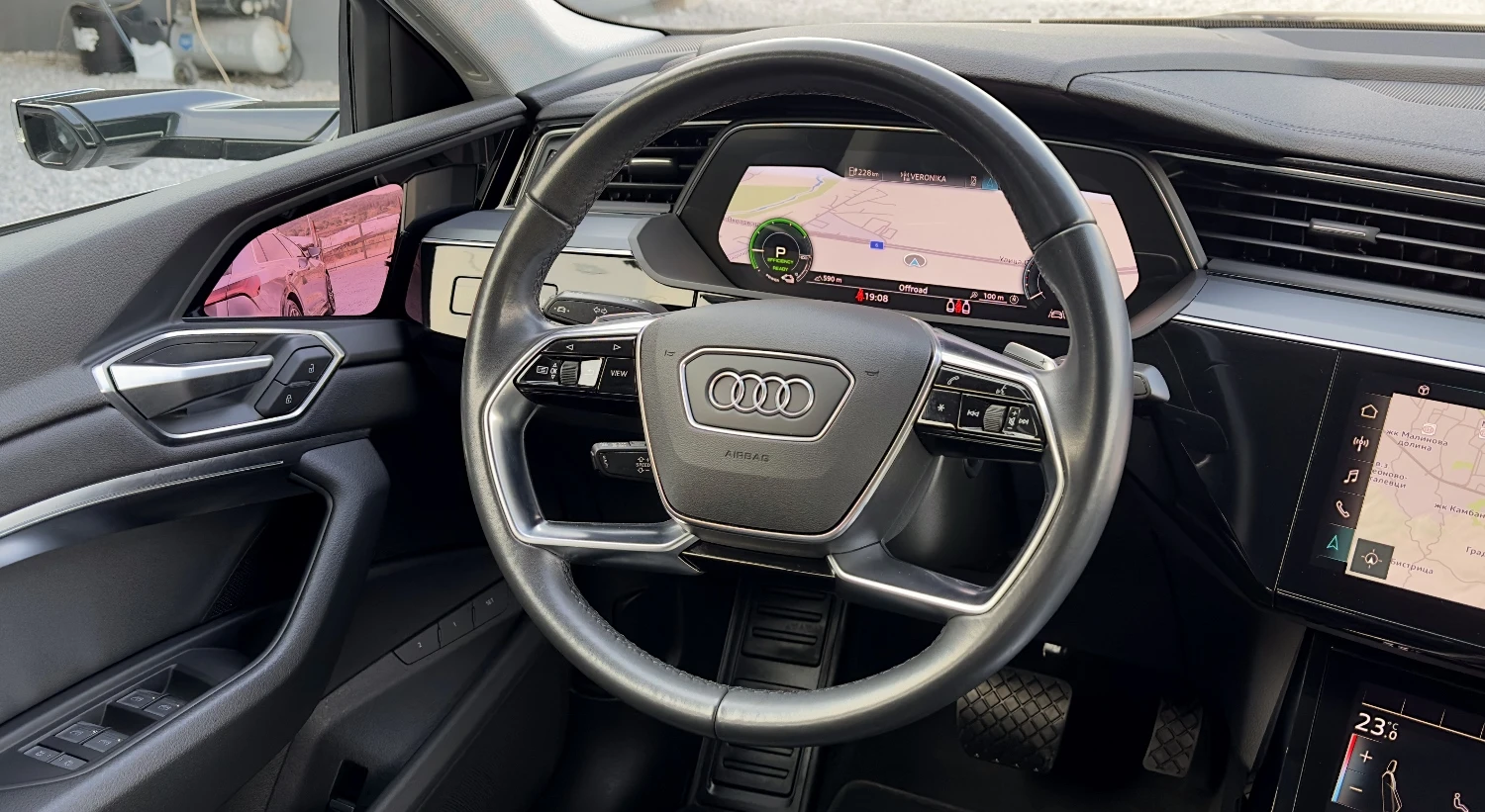 Audi E-Tron 55 SPORTBACK Head-up Keyless Cam360 Кожа Подгрев, снимка 10 - Автомобили и джипове - 55673497