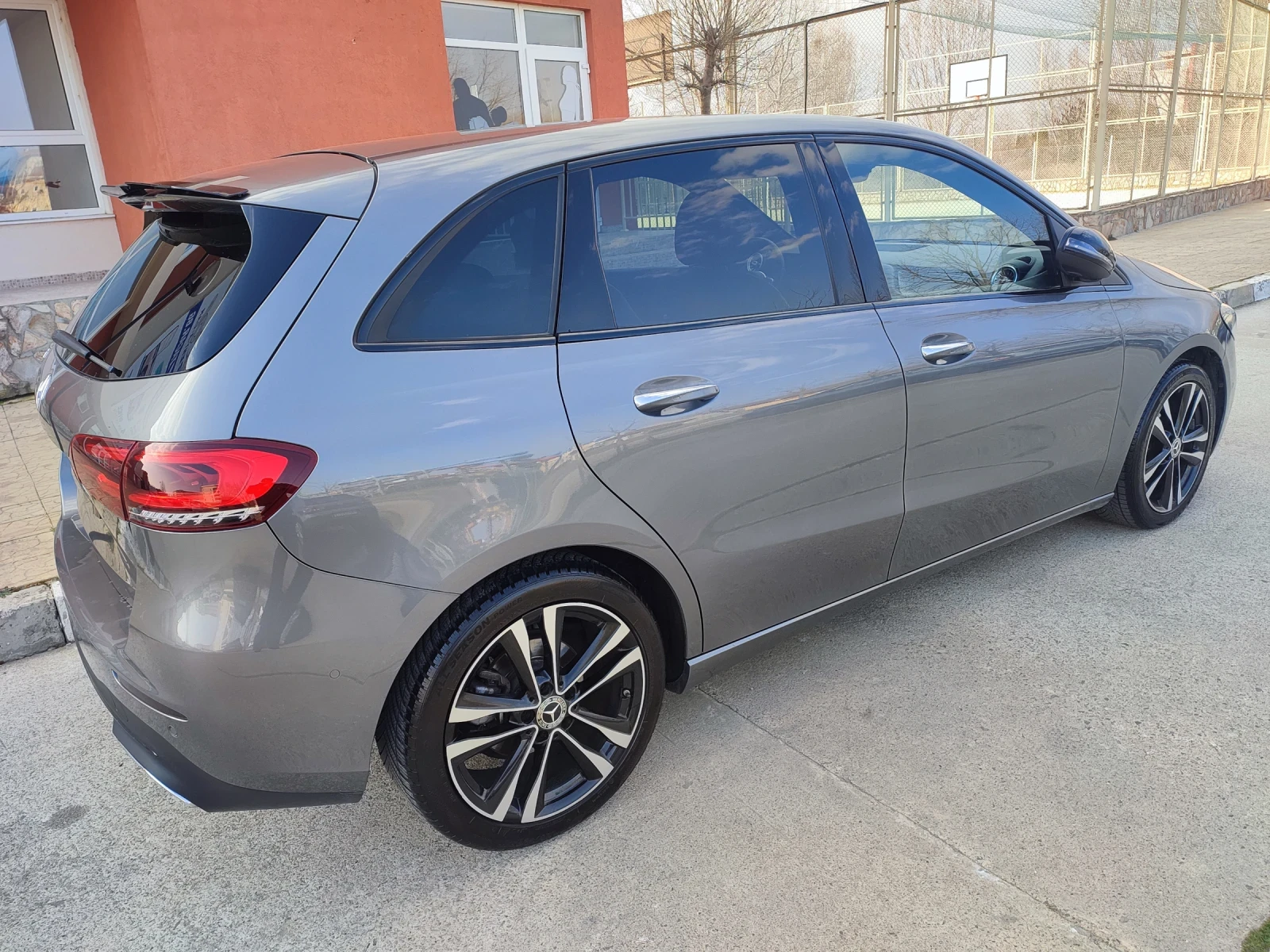 Mercedes-Benz GLA 200 Wide Digital* Full Led* Cameras* Ambient, снимка 3 - Автомобили и джипове - 53213062