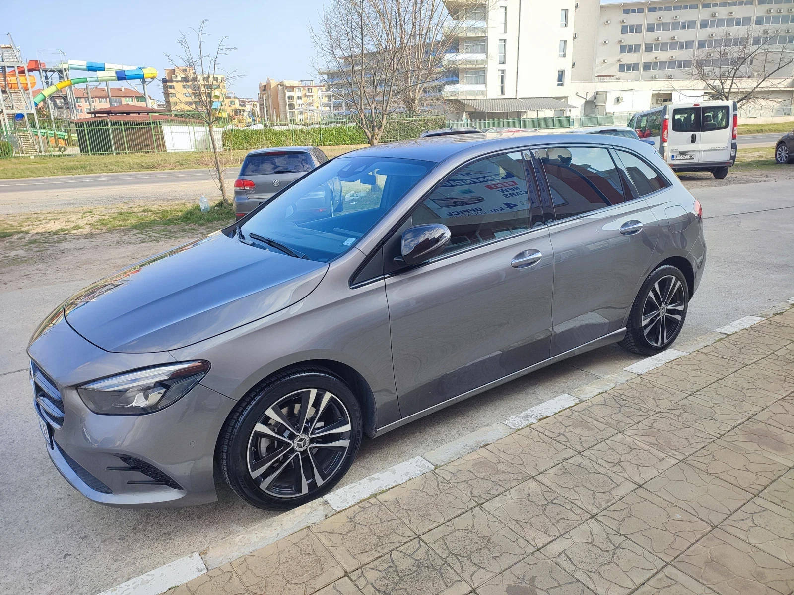 Mercedes-Benz GLA 200 Wide Digital* Full Led* Cameras* Ambient, снимка 4 - Автомобили и джипове - 53213062