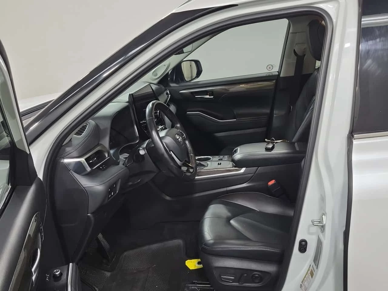 Toyota Highlander HYBRID LIMITED| ОБДУХВАНЕ| ПАНО| HUD| 7 МЕСТА| , снимка 9 - Автомобили и джипове - 55278694