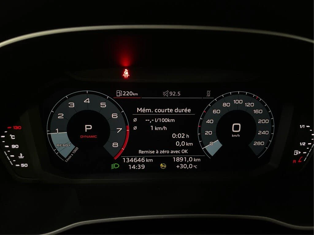 Audi Q3 45TFSI* DISTRONIC* ПАНОРАМА* КАМЕРА* КРАЙНА ЦЕНА, снимка 11 - Автомобили и джипове - 55405909