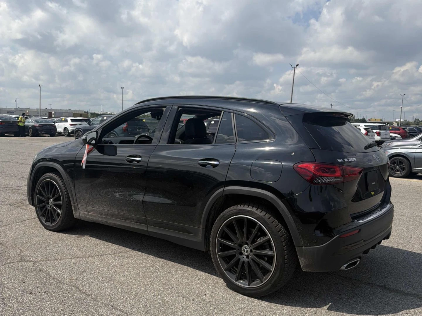 Mercedes-Benz GLA 250 AMG-pkg* Night-pkg* Keyless* CarPlay* Camera* Ambi, снимка 3 - Автомобили и джипове - 55832894