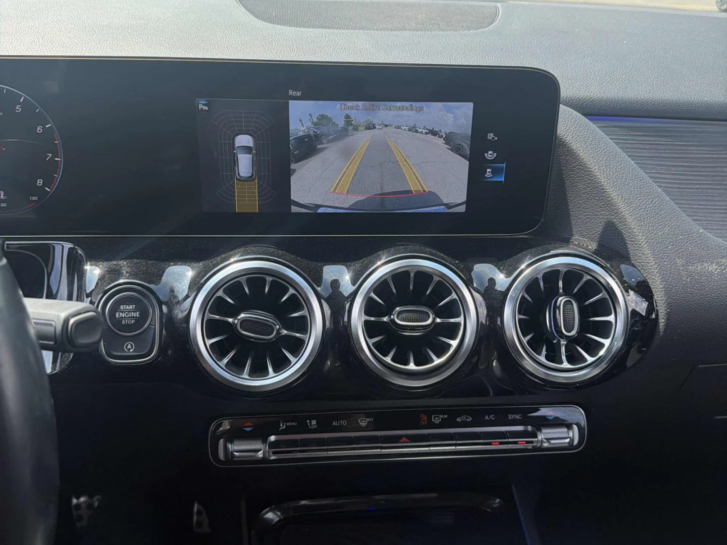 Mercedes-Benz GLA 250 AMG-pkg* Night-pkg* Keyless* CarPlay* Camera* Ambi, снимка 9 - Автомобили и джипове - 55832894