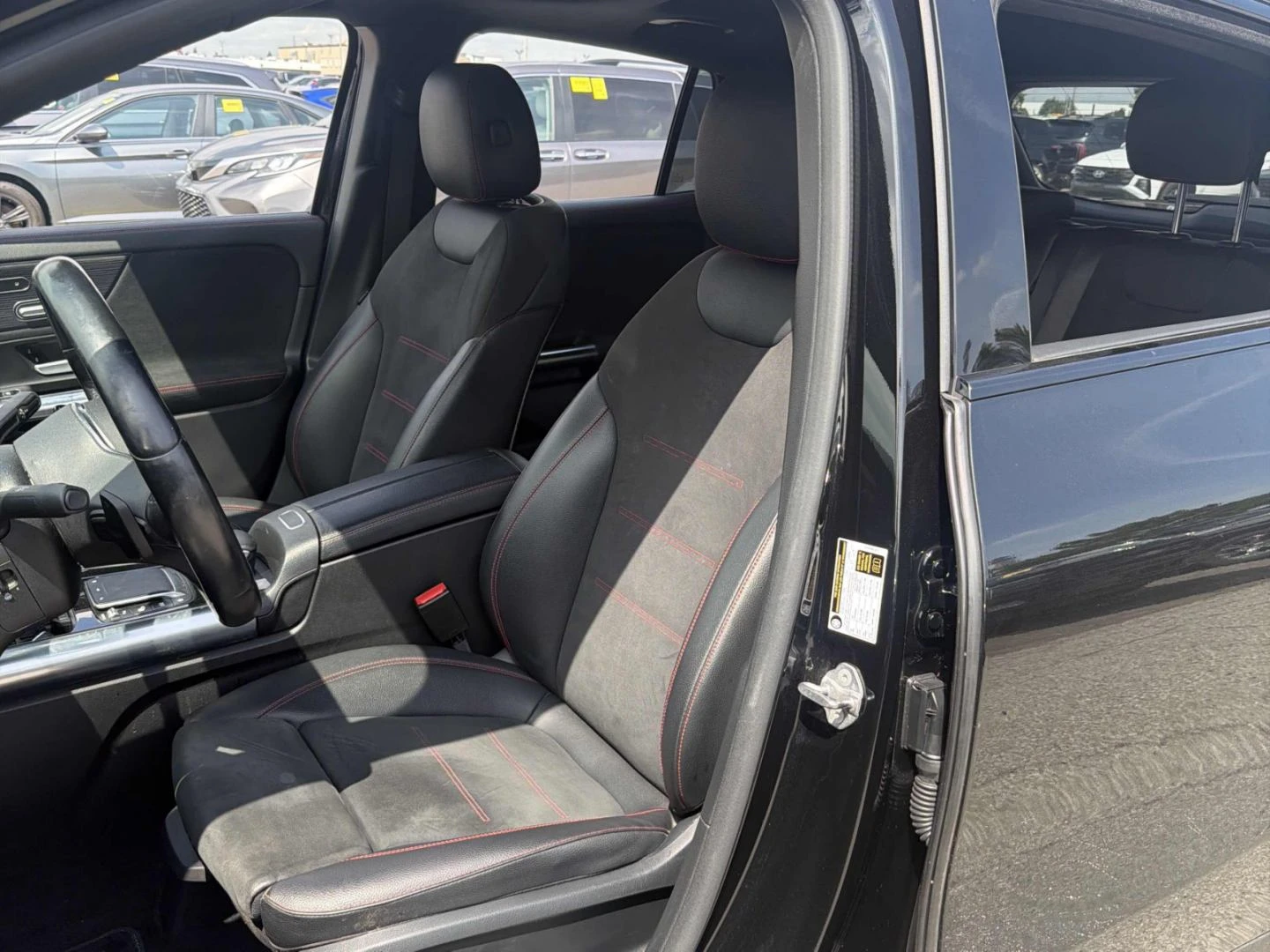 Mercedes-Benz GLA 250 AMG-pkg* Night-pkg* Keyless* CarPlay* Camera* Ambi, снимка 6 - Автомобили и джипове - 55832894