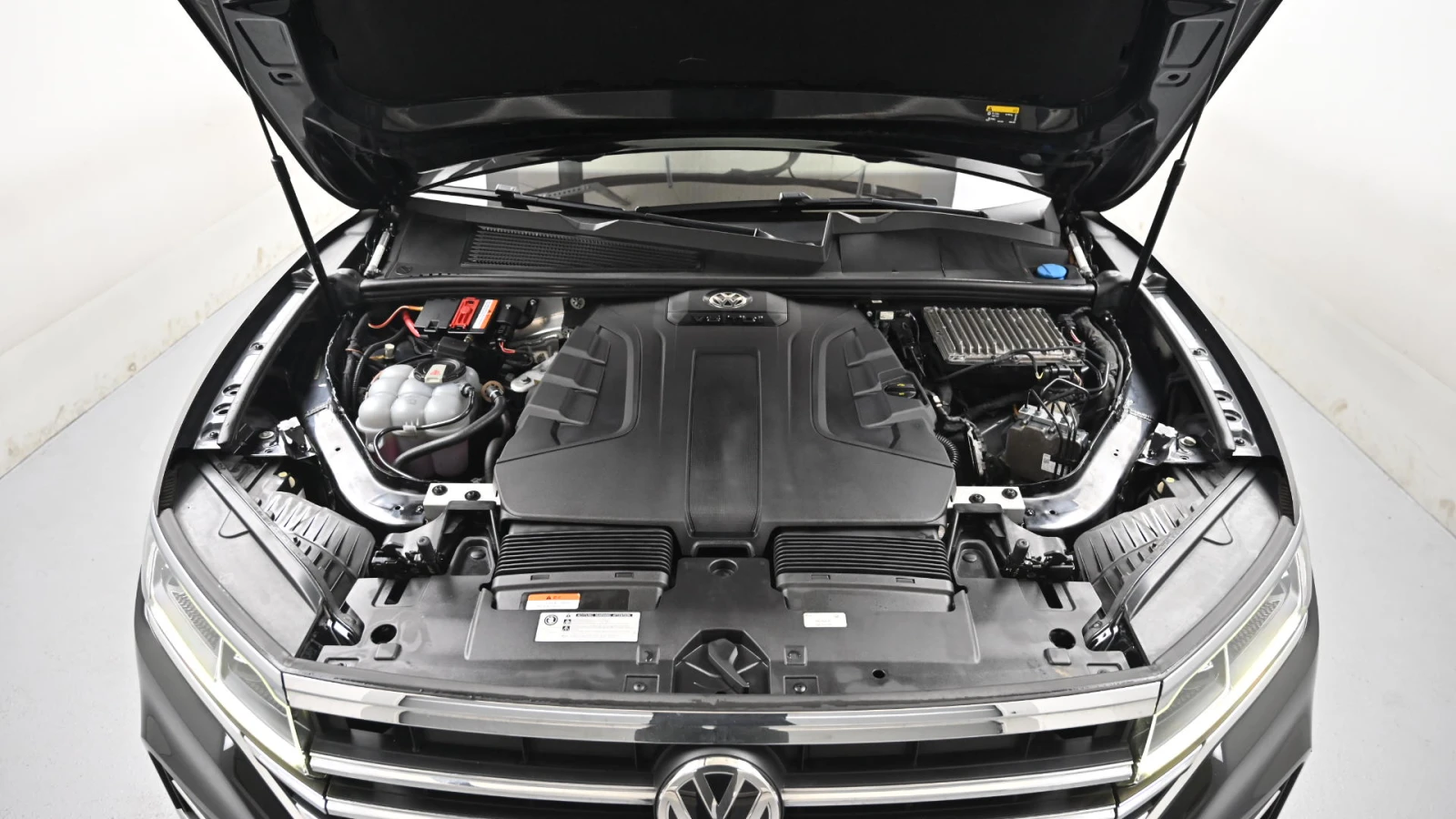 VW Touareg 3.0 TDI* ЕЛ. БАГАЖНИК* BLIND SPOT* ЛЮК* КРАЙНА ЦЕН, снимка 6 - Автомобили и джипове - 55983962