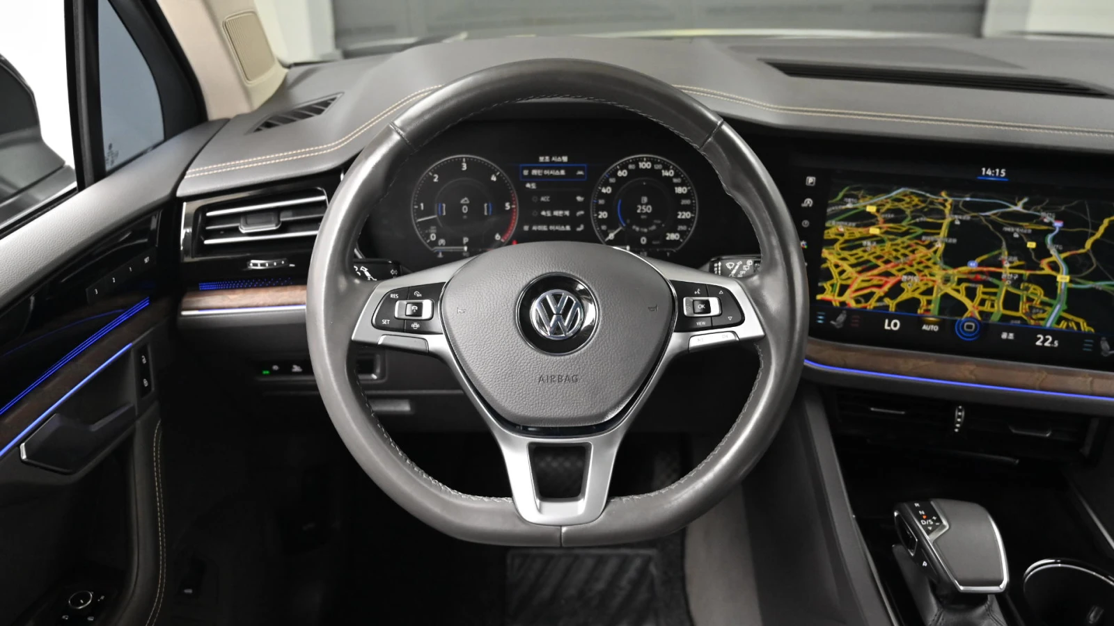 VW Touareg 3.0 TDI* ЕЛ. БАГАЖНИК* BLIND SPOT* ЛЮК* КРАЙНА ЦЕН, снимка 13 - Автомобили и джипове - 55983962