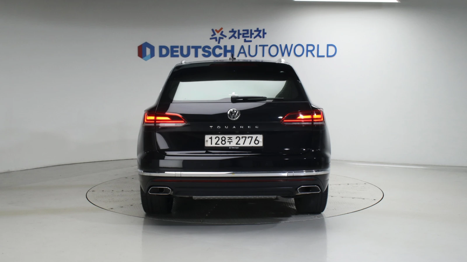 VW Touareg 3.0 TDI* ЕЛ. БАГАЖНИК* BLIND SPOT* ЛЮК* КРАЙНА ЦЕН, снимка 4 - Автомобили и джипове - 55983962