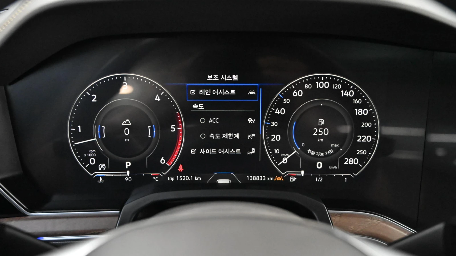 VW Touareg 3.0 TDI* ЕЛ. БАГАЖНИК* BLIND SPOT* ЛЮК* КРАЙНА ЦЕН, снимка 8 - Автомобили и джипове - 55983962