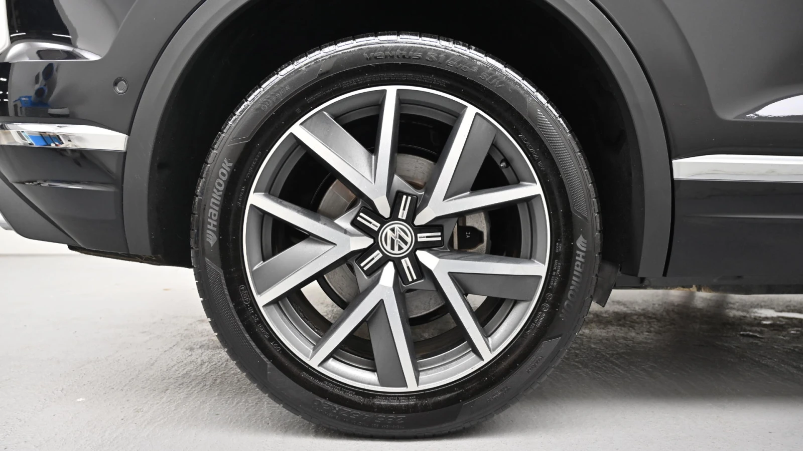 VW Touareg 3.0 TDI* ЕЛ. БАГАЖНИК* BLIND SPOT* ЛЮК* КРАЙНА ЦЕН, снимка 5 - Автомобили и джипове - 55983962