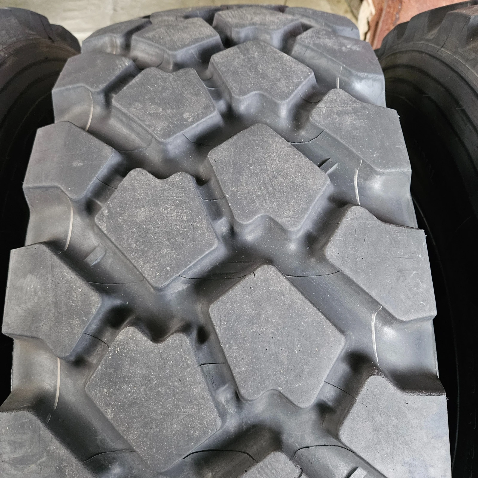 ���� 355/80R20 | Mobile.bg � ����������� 3