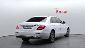 Mercedes-Benz E 300 4MATIC HYBRID* 360* BURMESTR* МАСАЖ* ДИСТРО* ОБДУХ, снимка 2