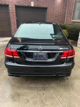 Mercedes-Benz E 63 AMG * CARFAX * ПАНОРАМА * KEYLESS * ПОДГРЕВИ * , снимка 3 - Автомобили и джипове - 53639954