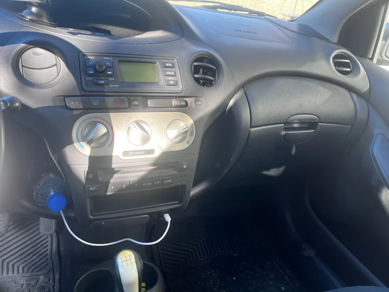 Toyota Yaris, снимка 8 - Автомобили и джипове - 49419107